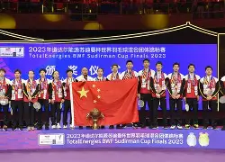 强队在比赛中势不可挡,夺得锦标赛冠军英文