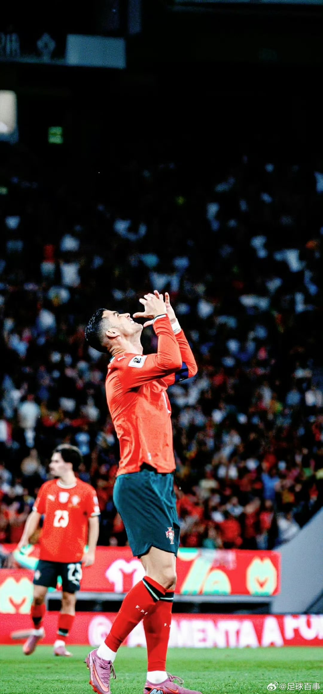 苹果手机-球员个人表现亮眼，球队迎来胜利